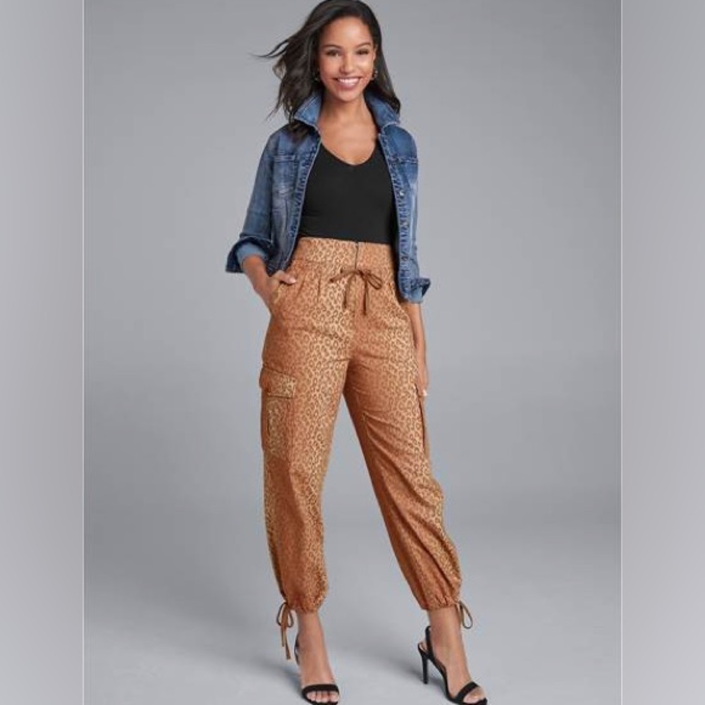 NWT Venus leopard print cargos size 2